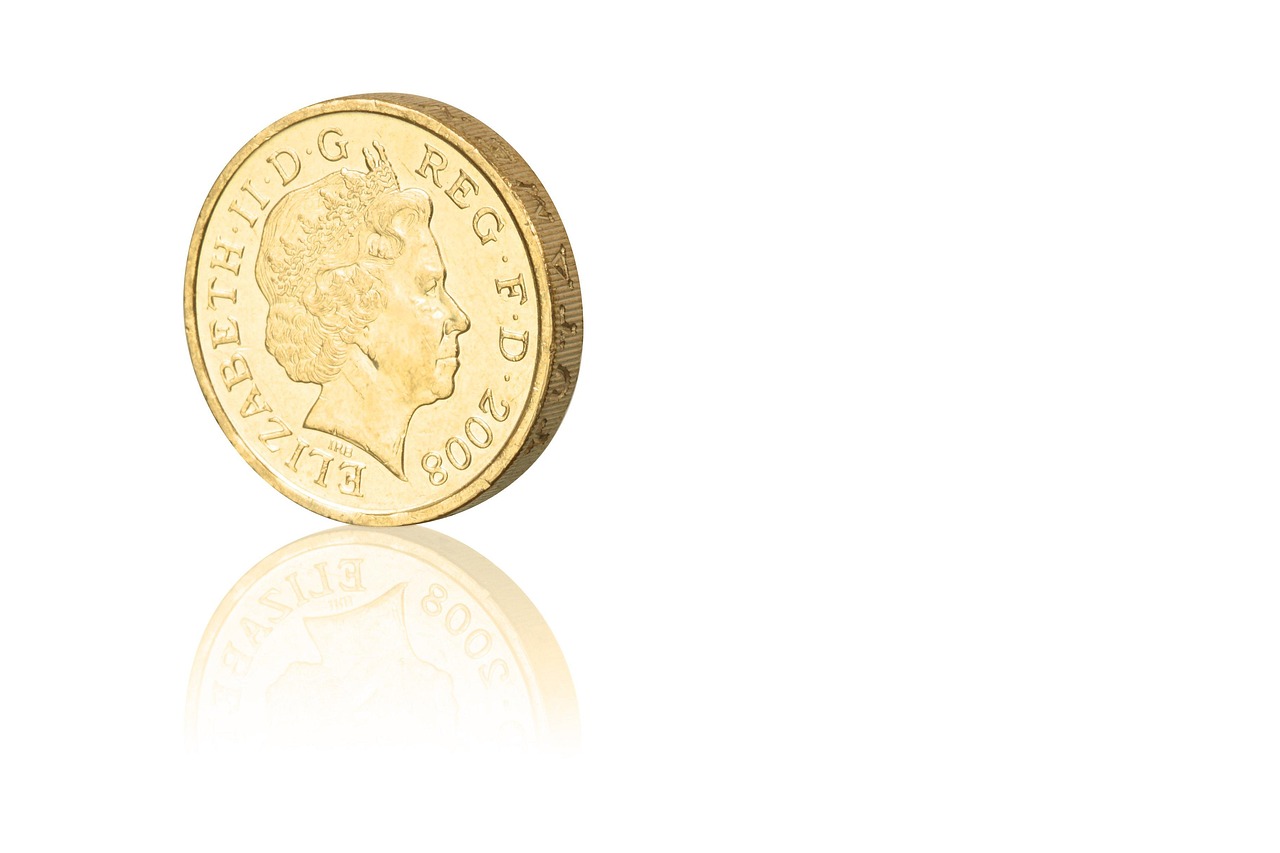 Sterlina d'oro: immagine di una moneta con dettagli raffinati e valore attuale in crescita.